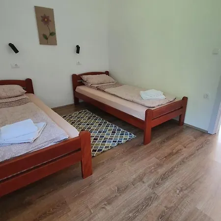 Nikolica Kuca * Mitrovac